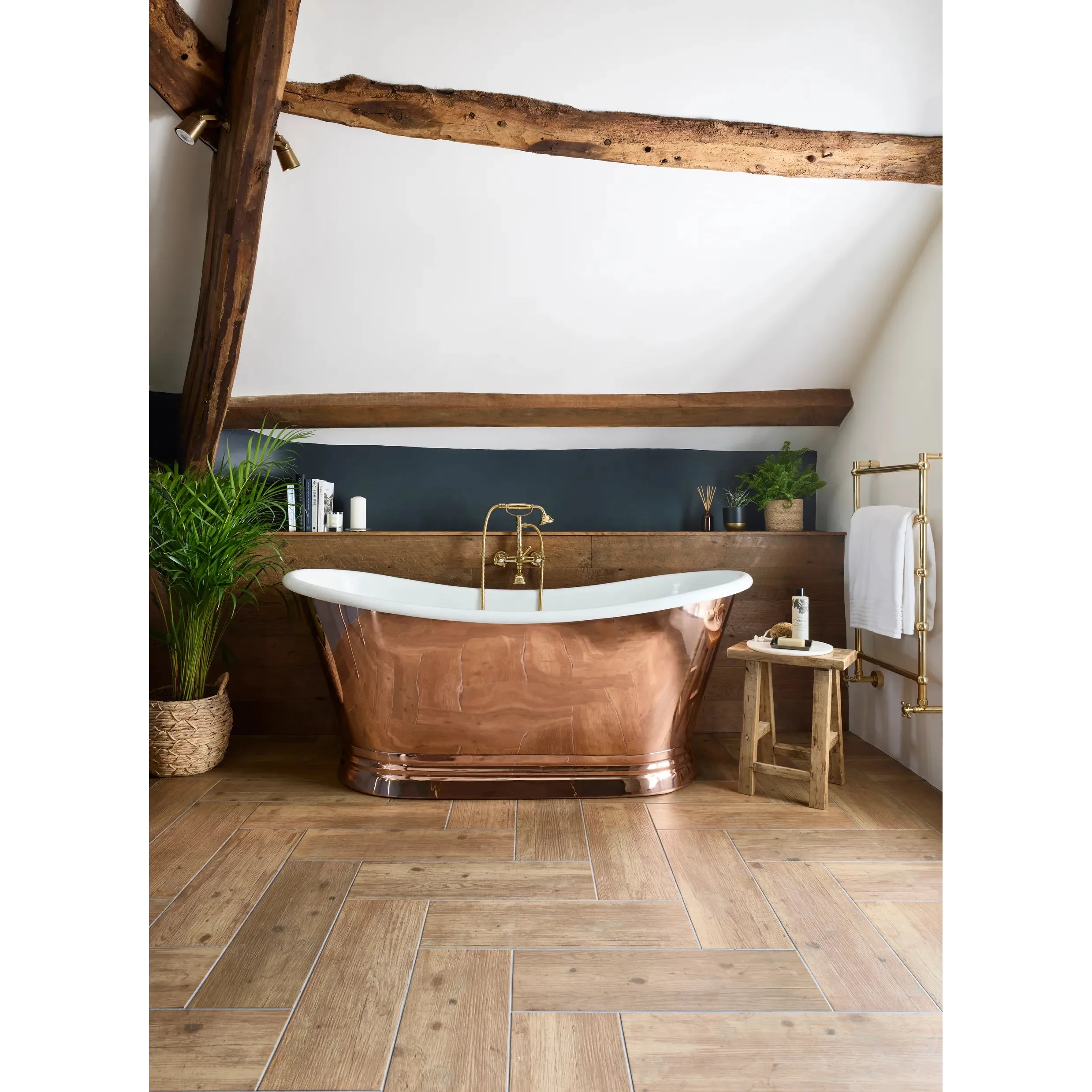 BC Designs 1800mm Boat Bath Copper Outer Acrylic Inner - Image 2