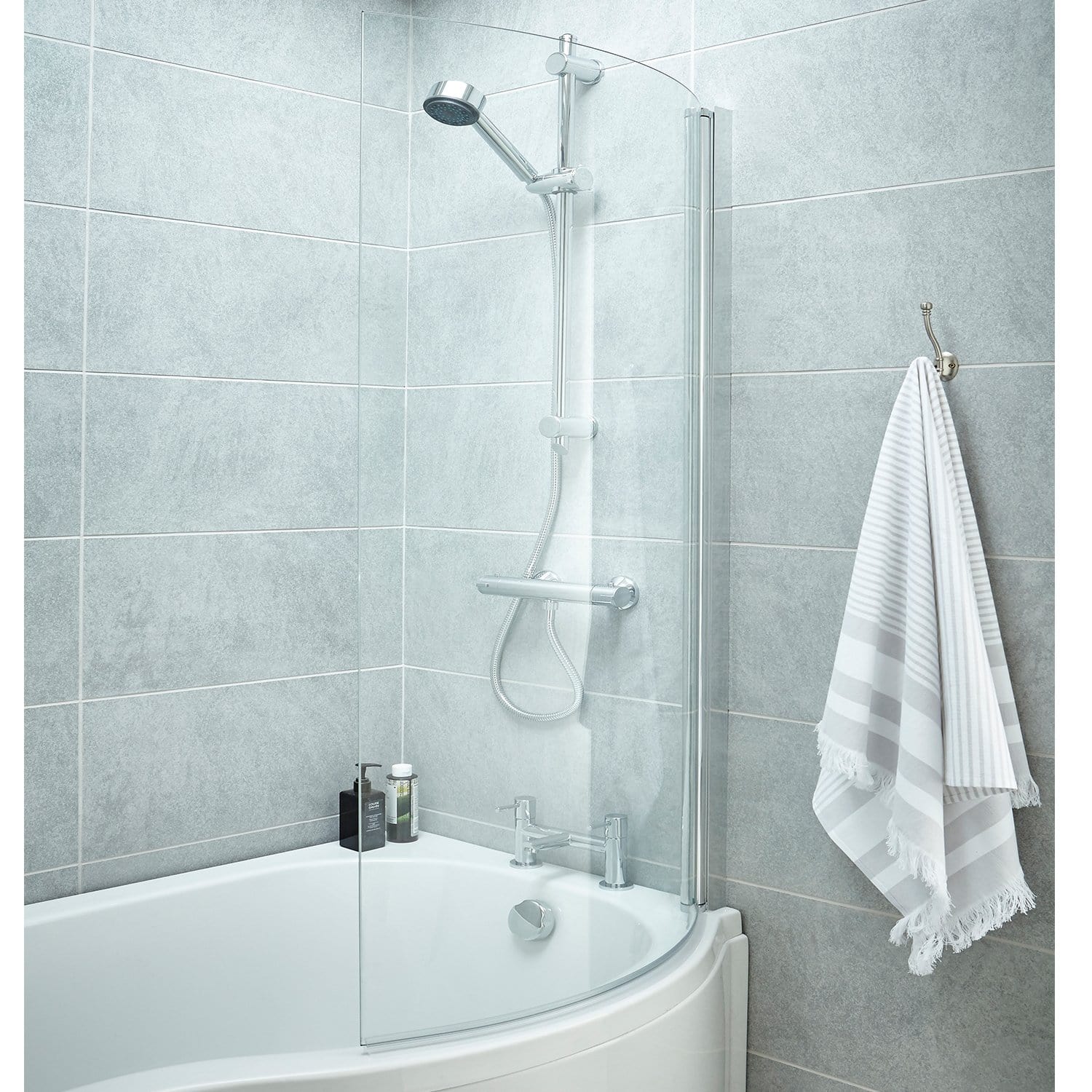 Curved P-Shaped Hinged Bath Screen - Chrome - Image 3
